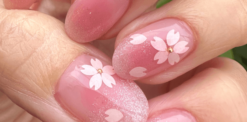 袴に似合う桜のネイル